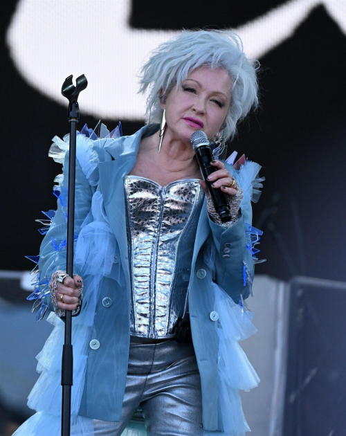 Cindy Lauper Performs Glastonbury Festival 1