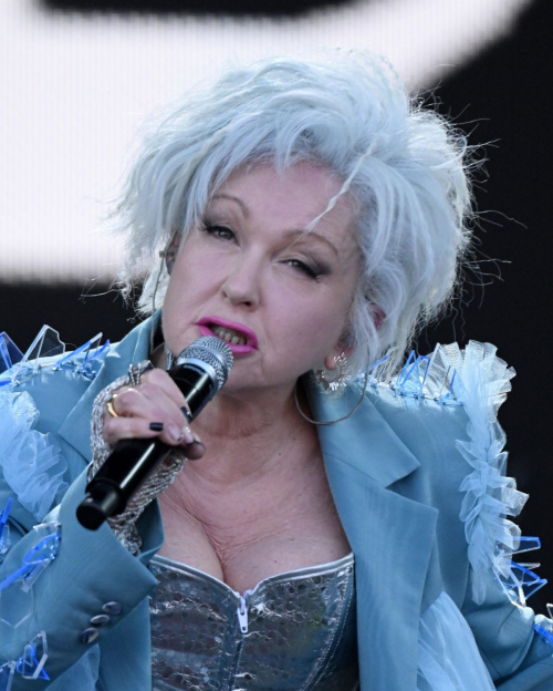 Cindy Lauper Performs Glastonbury Festival 3