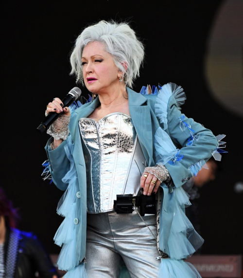 Cindy Lauper Performs Glastonbury Festival 6