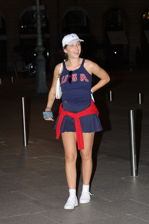 Emma Chamberlain Shows Her Support for USA in Paris 3