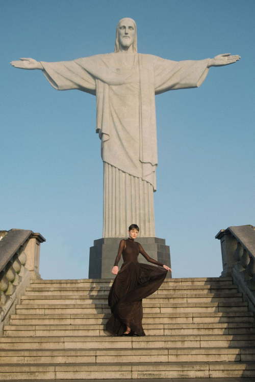 Emma Corrin Deadpool & Wolverine Press Photoshoot Rio 6