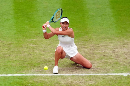 Emma Raducanu Loses to Lulu Sun in Round of 16 at Wimbledon 2024 in London 9