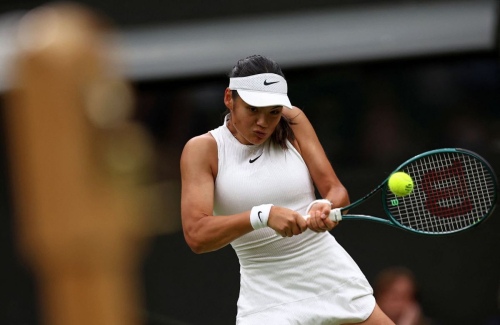 Emma Raducanu Loses to Lulu Sun in Round of 16 at Wimbledon 2024 in London 4