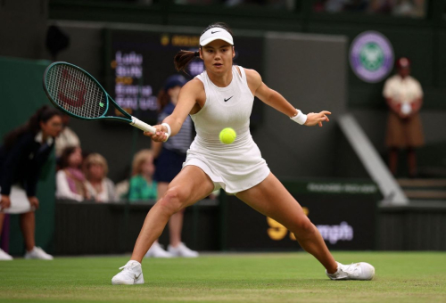 Emma Raducanu Loses to Lulu Sun in Round of 16 at Wimbledon 2024 in London 7