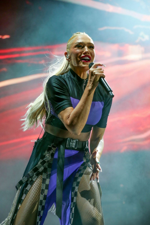 Gwen Stefani Performs at Cali Vibes Festival in Long Beach 9