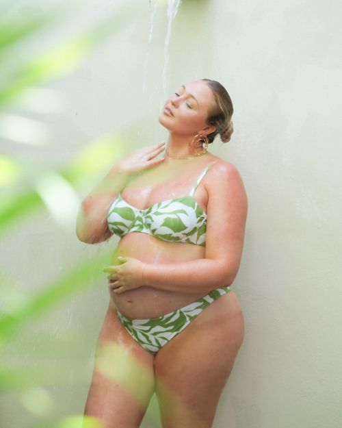 Iskra Lawrence wears Cupshe Bikini and Show her Baby Bump During Photoshoot, July 2024 2