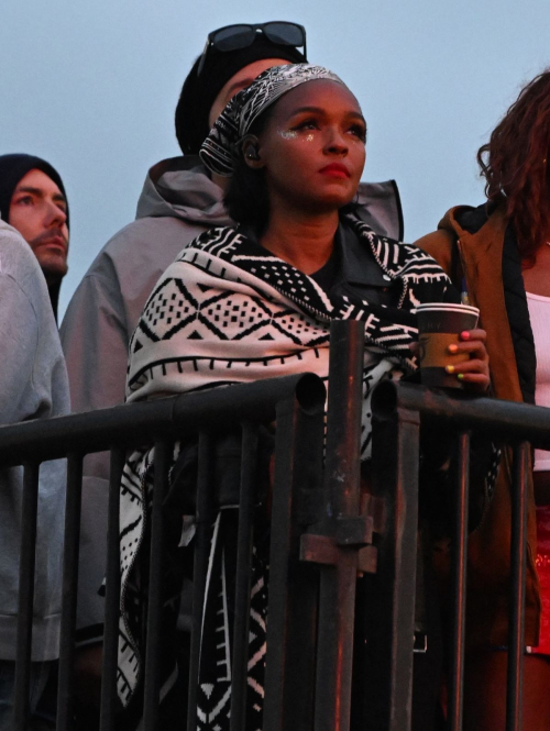 Janelle Monae and Mary McCartney Watching SZA Live Glastonbury 3