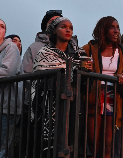 Janelle Monae and Mary McCartney Watching SZA Live Glastonbury 5