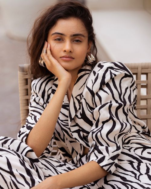 Janki Bodiwala Sizzling Photoshoot in Printed Outfit, June 2024