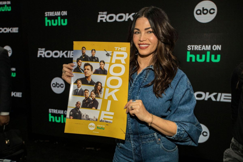 Jenna Dewan at The Rookie Autograph Signing in San Diego 2