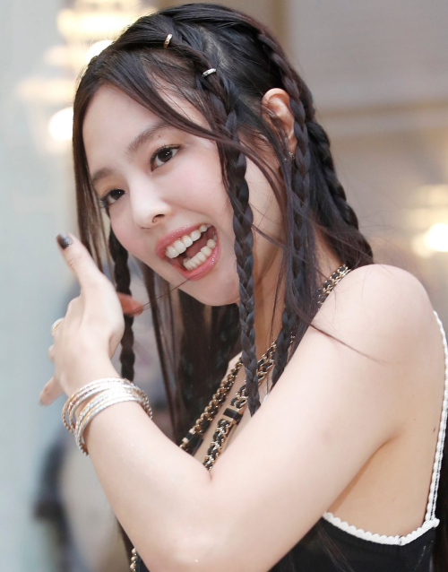 Jennie Chanel Coco Crush Pop-Up Store Opening Seoul 3