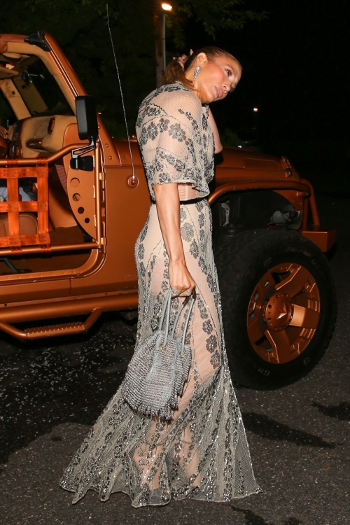 Jennifer Lopez Celebrates Her 55th Birthday with Dinner at Nick & Toni’s in the Hamptons 4