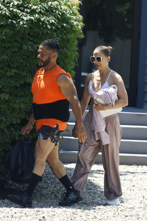 Jennifer Lopez Leaves Equinox Gym in Bridgehampton in New York 2