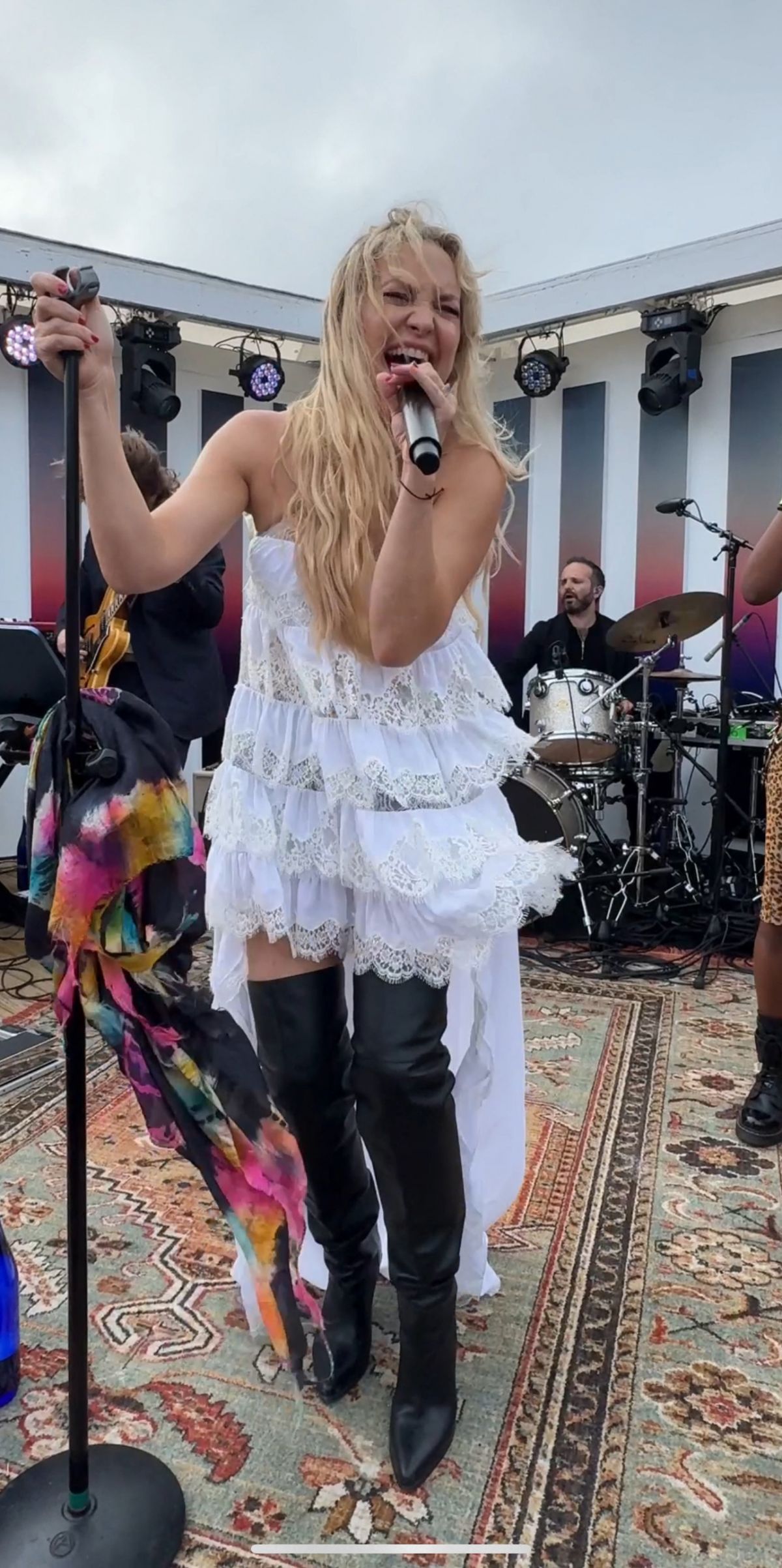 Kate Hudson Performs with Her Band and DJ Pee Wee at The Surf Lodge Montauk