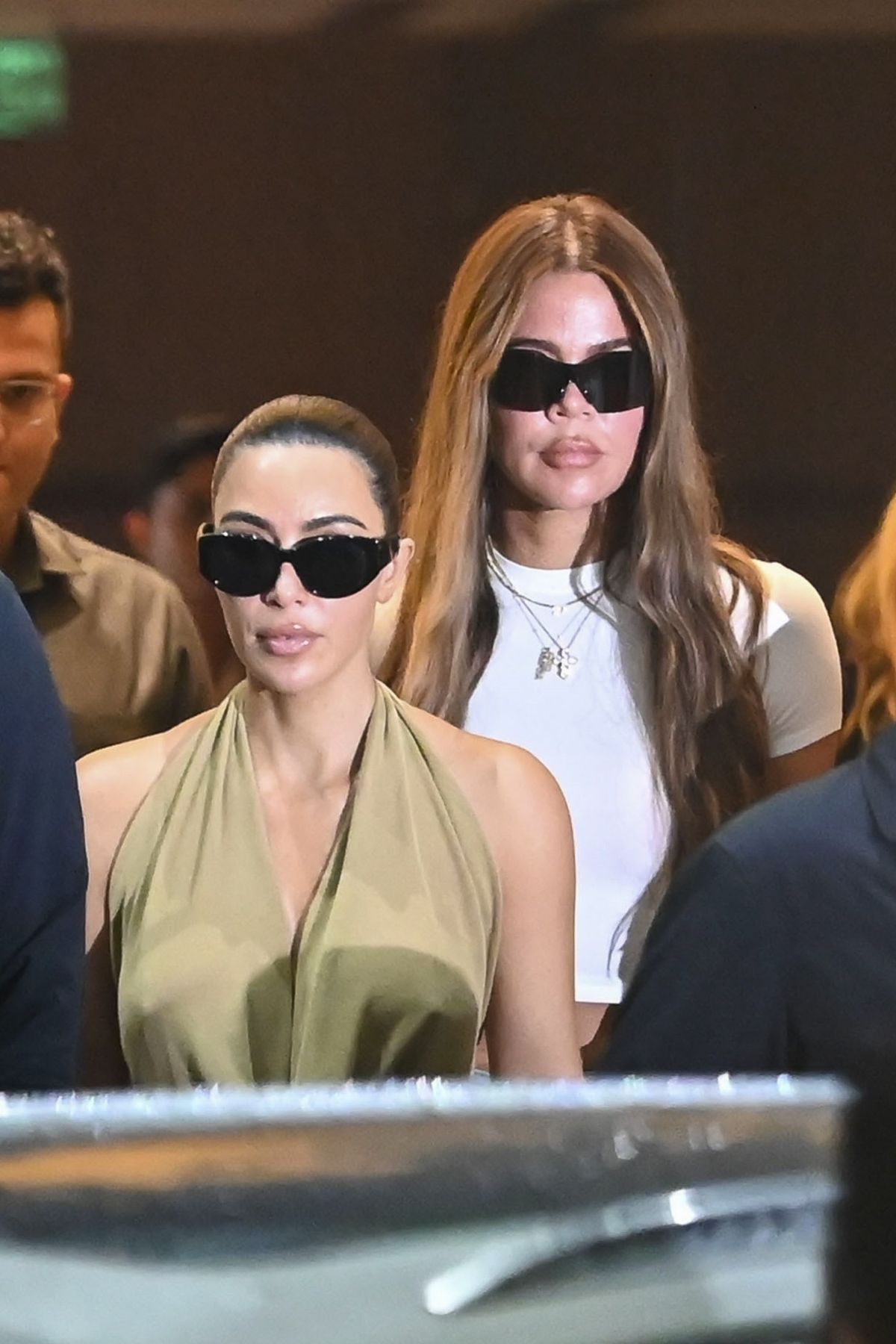 Kim and Khloe Kardashian Arrive in Mumbai