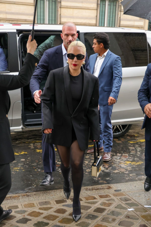 Lady Gaga Shopping at Dior on Avenue Montaigne in Paris 4