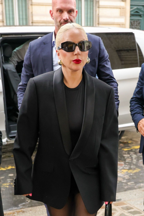 Lady Gaga Shopping at Dior on Avenue Montaigne in Paris 6