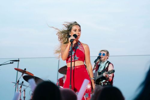 Lainey Wilson Performs at Macys 4th of July Fireworks Spectacular 3