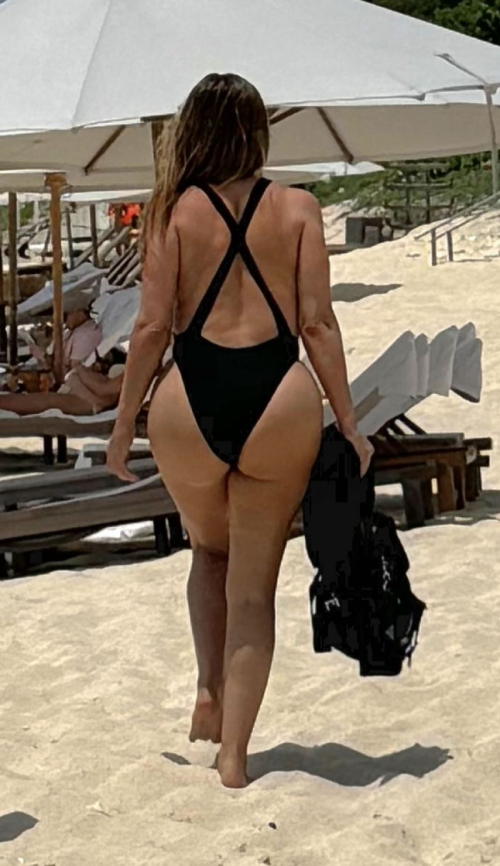 Larsa Pippen Swimsuit Beach Turks and Caicos 7