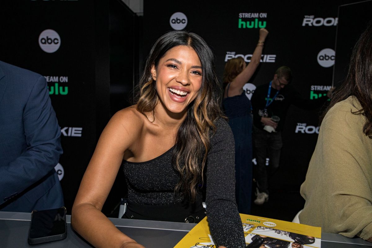 Lisseth Chavez at The Rookie Autograph Signing in San Diego