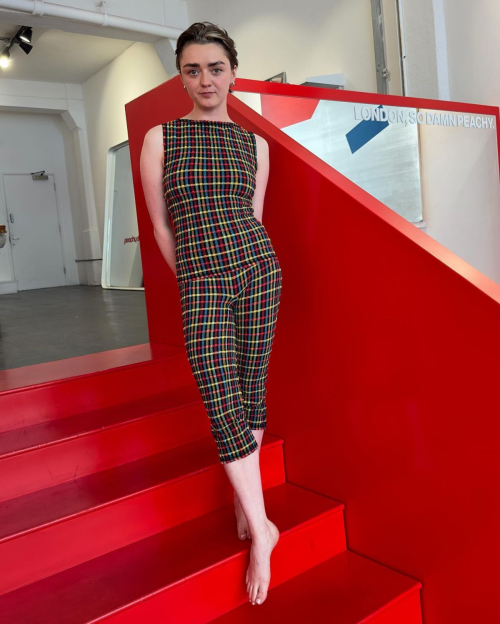 Maisie Williams for Peachy Den Campaign July 2024 1