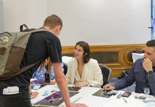 Mary Elizabeth Winstead Signing Autographs Starfury Invasion Convention Birmingham