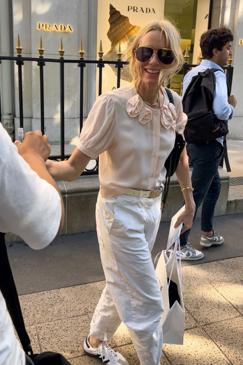 Naomi Watts Leaves Prada Store Paris 1