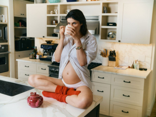 Pregnant Alexandra Daddario for Vogue Magazine July 2024 1