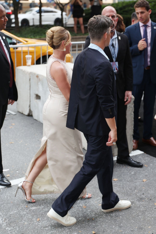 Scarlett Johansson Arrives at Fly Me To The Moon Premiere in New York 4