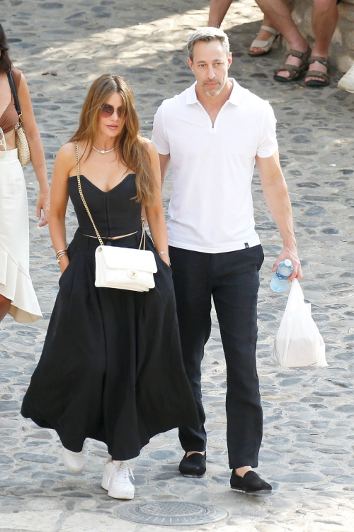 Sofia Vergara and Justin Saliman Enjoy a Holiday with Family and Friends in South of France