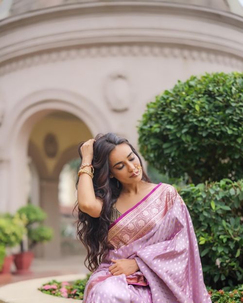 Surbhi Jyoti wears JARIERA Light Pink Banarasi Saree Photoshoot, July 2024 2