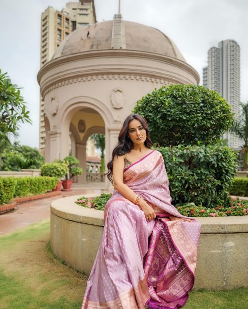 Surbhi Jyoti wears JARIERA Light Pink Banarasi Saree Photoshoot, July 2024 3