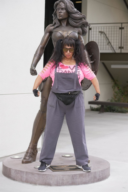 Alice Amter at Picket Line at SAG-AFTRA Video Game Strike at Warner Brothers Studios in Burbank 1