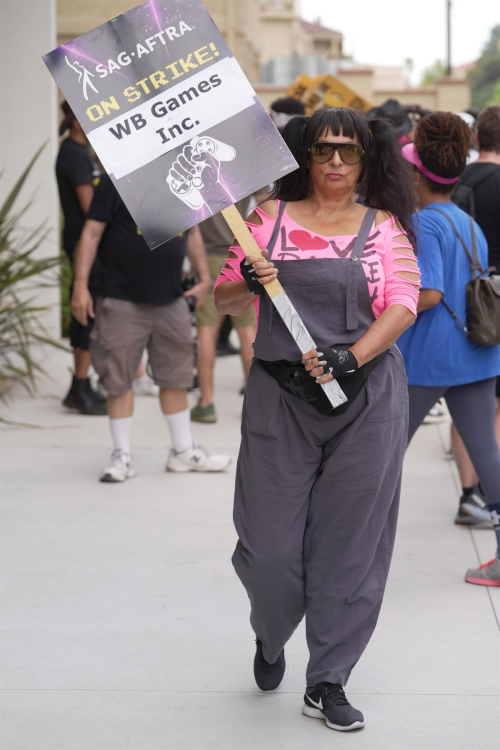 Alice Amter at Picket Line at SAG-AFTRA Video Game Strike at Warner Brothers Studios in Burbank 6