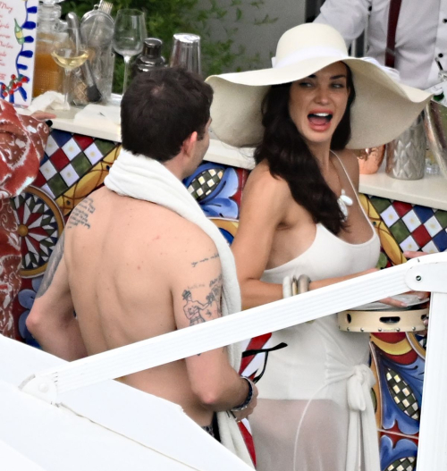 Amy Jackson at a Pool Party with Friends at Giardini del Fuenti in Lido 9