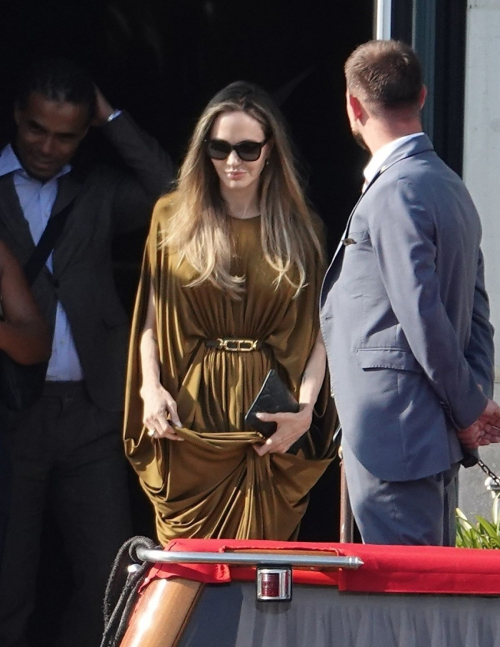 Angelina Jolie Maria Premiere Venice Film Festival 2024 8