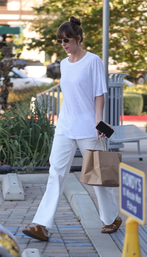 Dakota Johnson Food Shopping Malibu August 2024 2