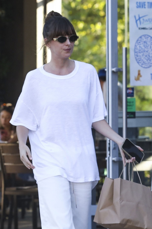 Dakota Johnson Food Shopping Malibu August 2024 6