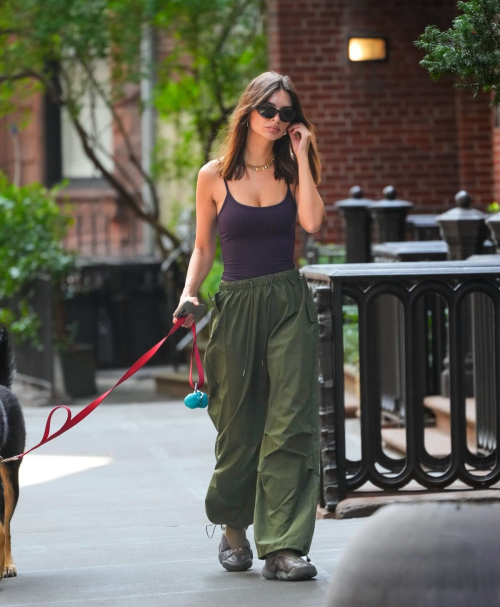 Emily Ratajkowski Walks Dog New York August 2024 4