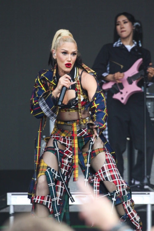 Gwen Stefani Performs at First Minnesota Yacht Club Festival in St. Paul 1