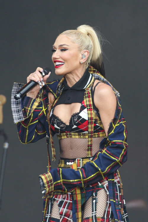 Gwen Stefani Performs at First Minnesota Yacht Club Festival in St. Paul 4