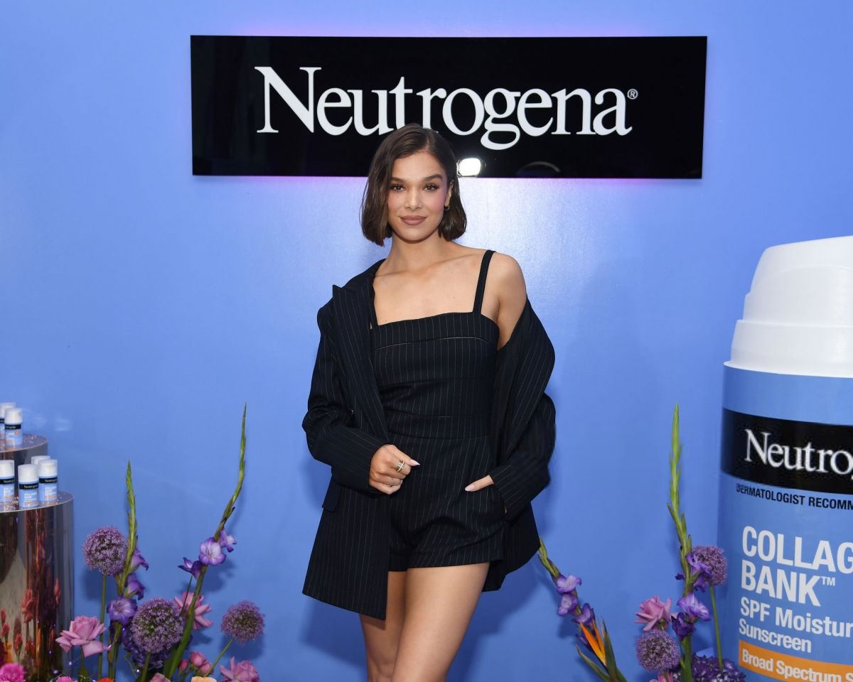 Hailee Steinfeld at Neutrogena Collagen Bank Moisturizers Launch Event New York August 2024