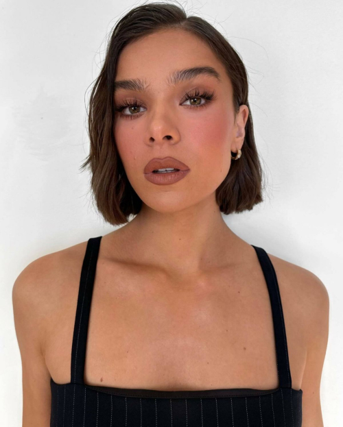 Hailee Steinfeld Neutrogena Launch Event Portraits August 2024 1