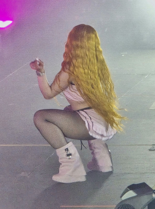 Ice Spice Performs at Her 1st Tour Los Angeles August 2024 2