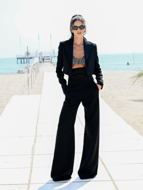 Izabel Goulart Hotel Excelsior Arrival Venice Film Festival 2024 1