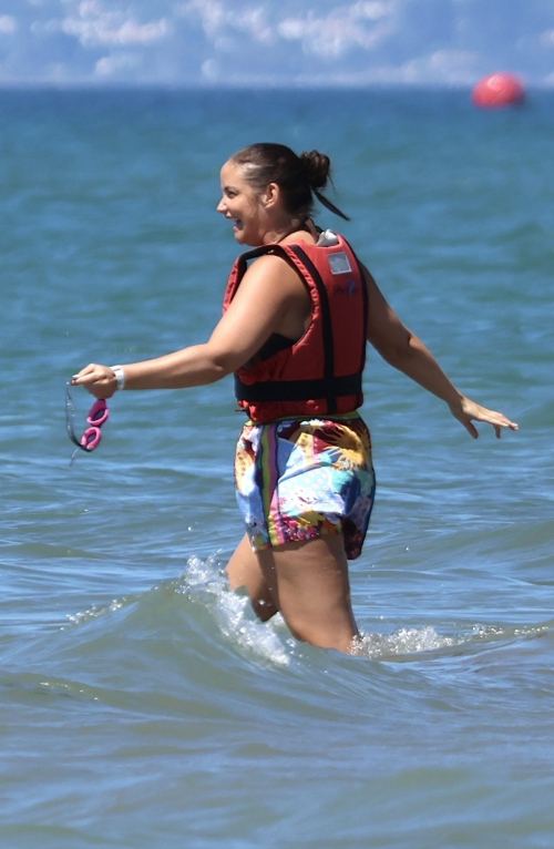 Jacqueline Jossa Bikini Dan Osborne Water Park Marbella 2024 7