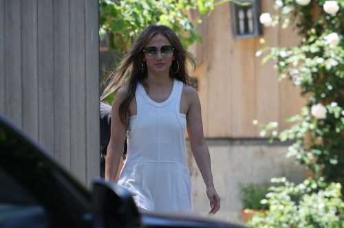 Jennifer Lopez Shopping at Century City Mall 2