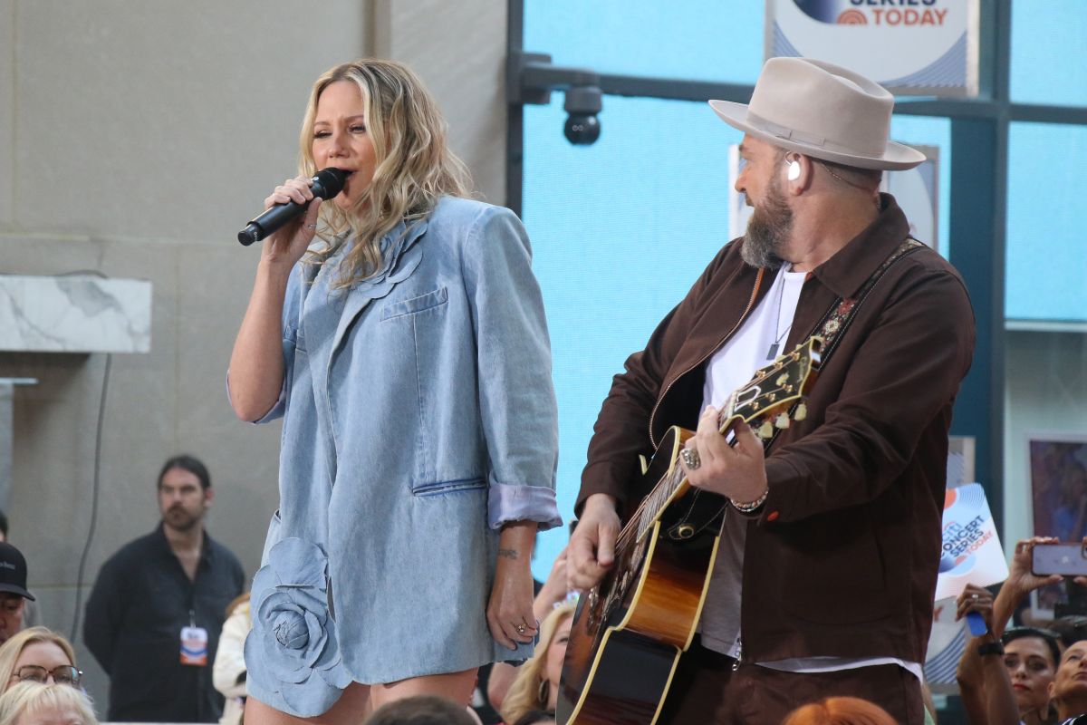 Jennifer Nettles Performs at Today Show Citi Summer Concert Series New York