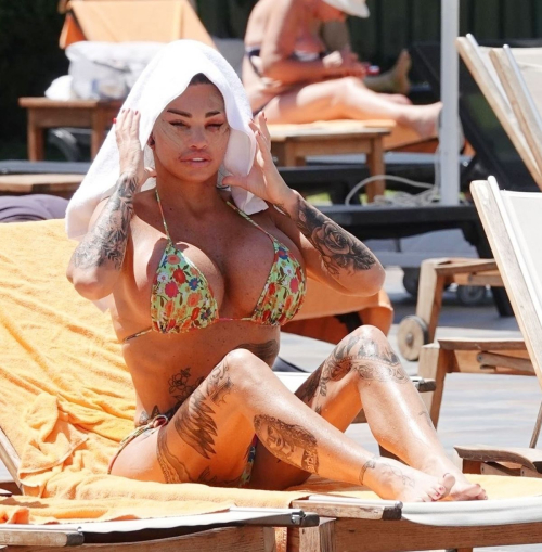 Katie Price Bikini Pool Turkey 5