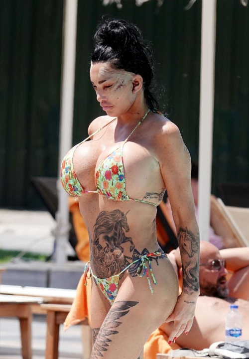 Katie Price Bikini Pool Turkey 7